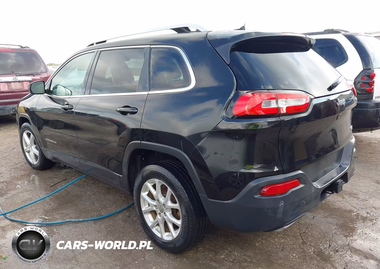 2015 Jeep Cherokee Latitude VIN:1C4PJLCSXFW632049 - 3