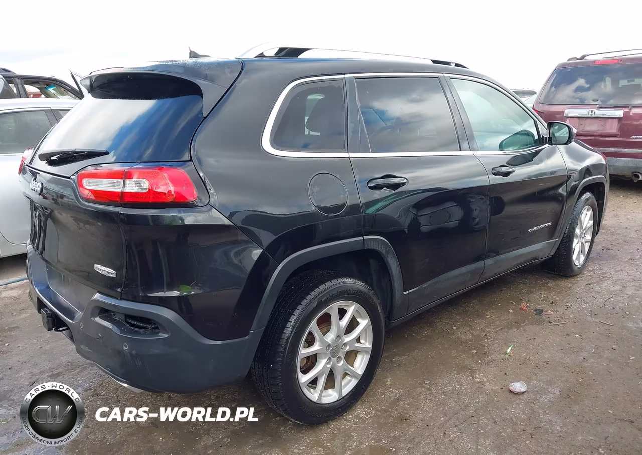 2015 Jeep Cherokee Latitude VIN:1C4PJLCSXFW632049 - 4