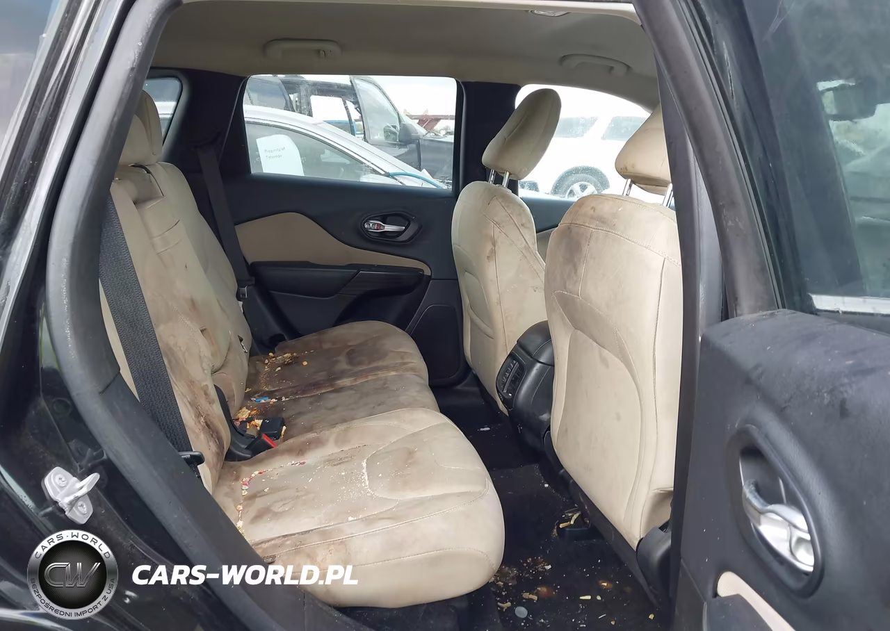 2015 Jeep Cherokee Latitude VIN:1C4PJLCSXFW632049 - 8