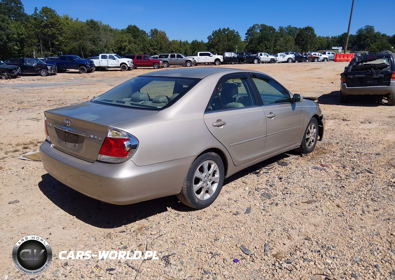 2005 Toyota Camry Xle VIN:4T1BE30KX5U624378 - 4