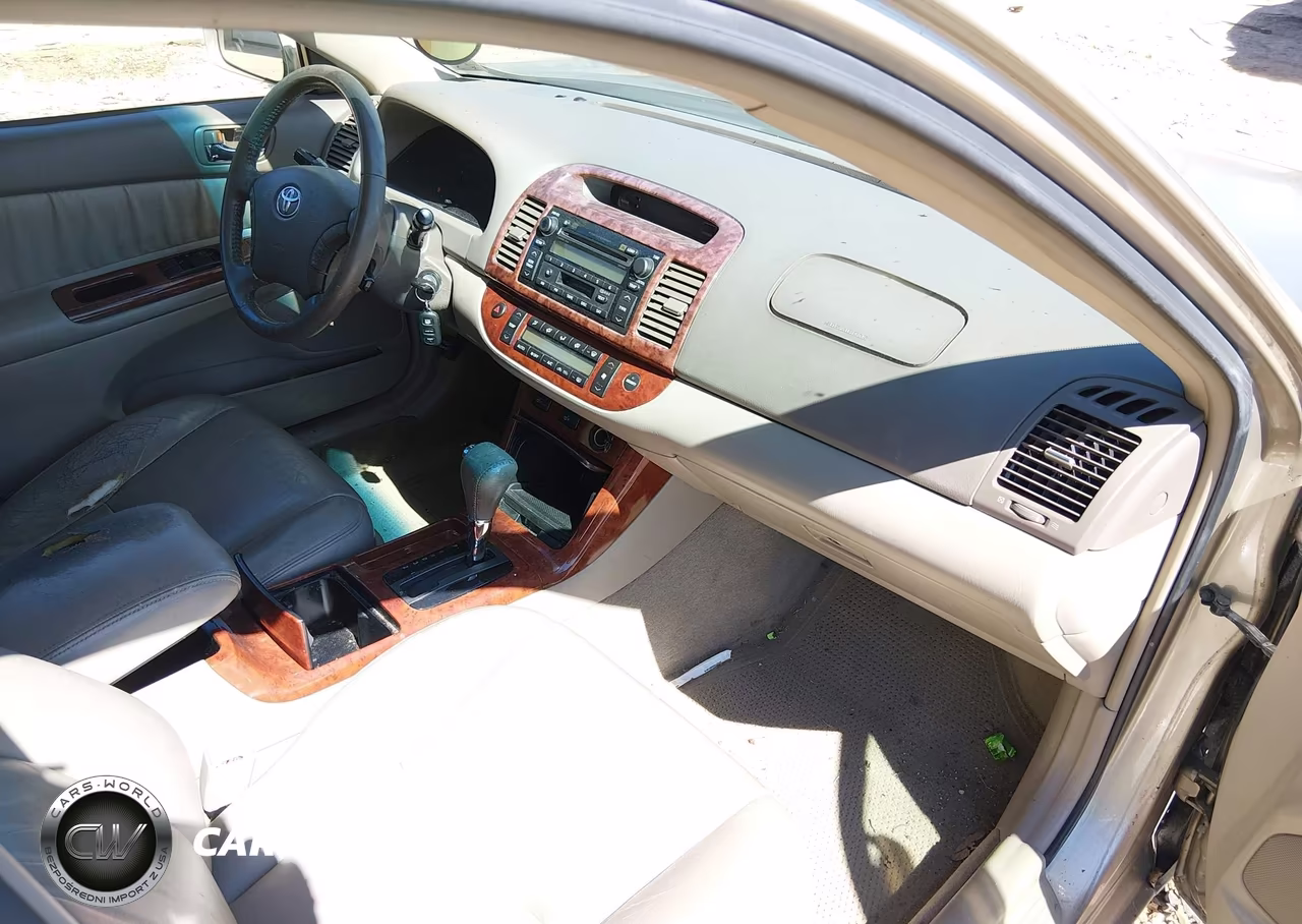 2005 Toyota Camry Xle VIN:4T1BE30KX5U624378 - 5