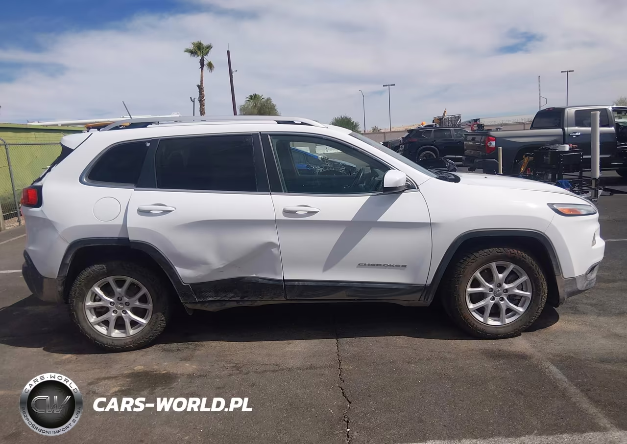 2018 Jeep Cherokee Latitude 4X4 VIN:1C4PJMCB3JD577969 - 13