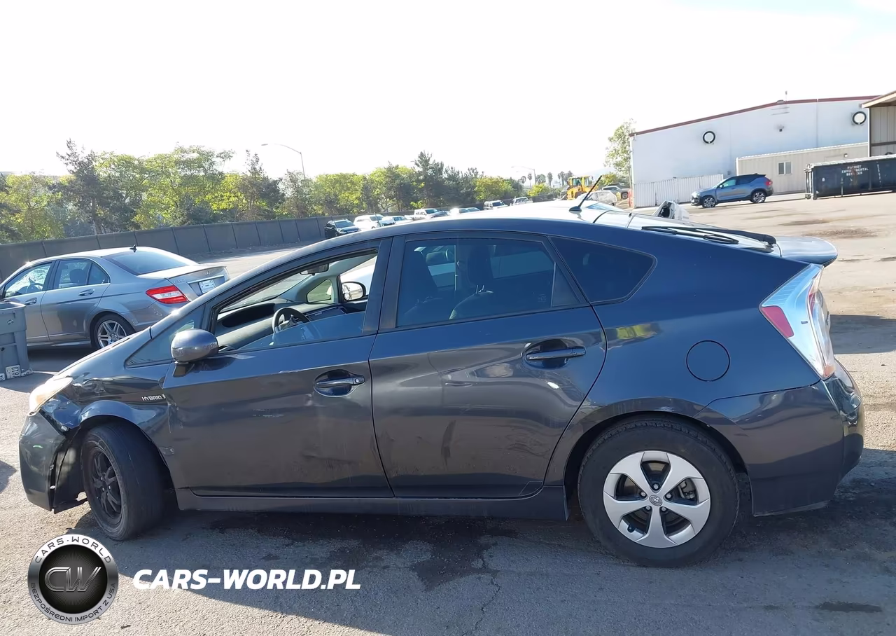 2015 Toyota Prius Two VIN:JTDKN3DUXF0460512 - 15