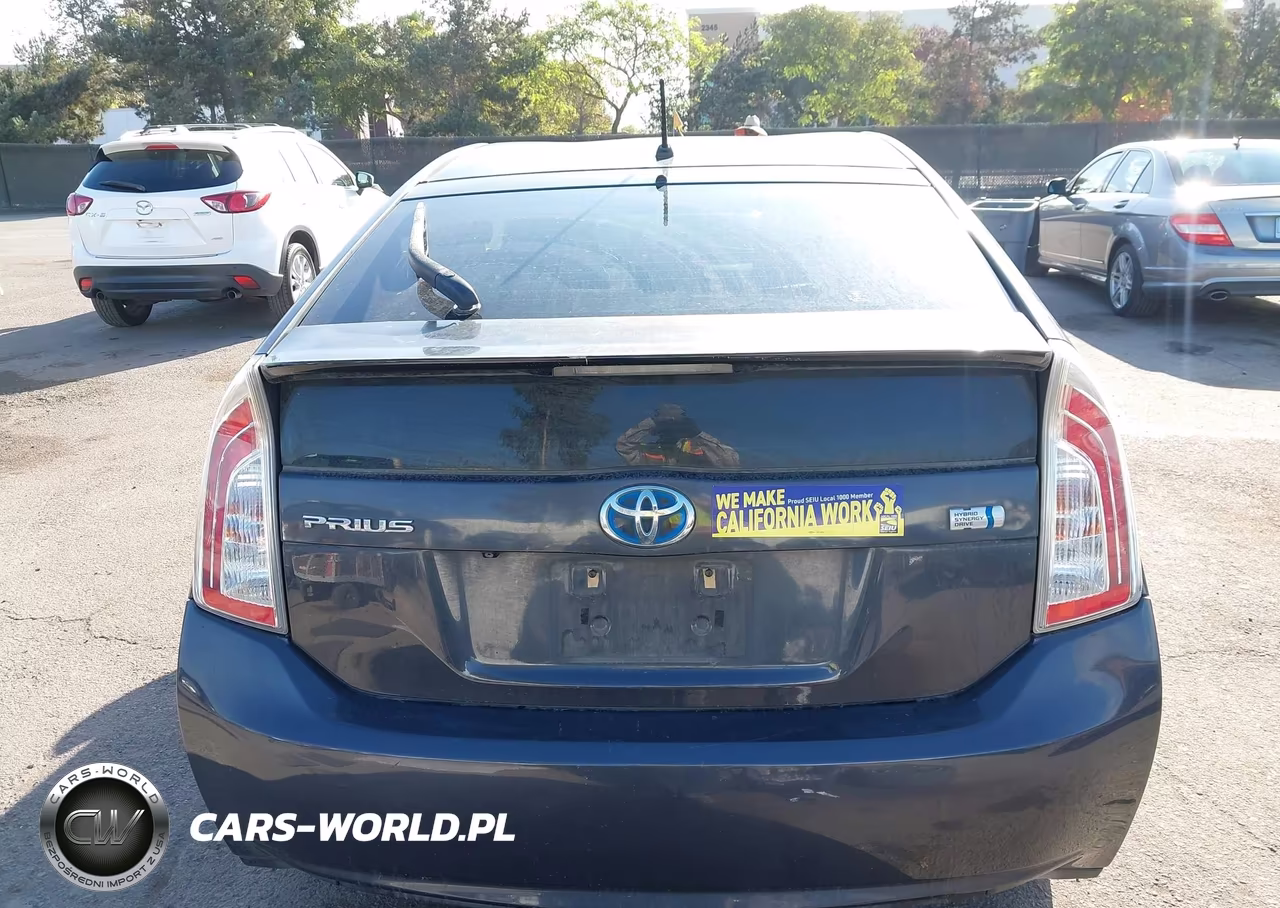 2015 Toyota Prius Two VIN:JTDKN3DUXF0460512 - 17