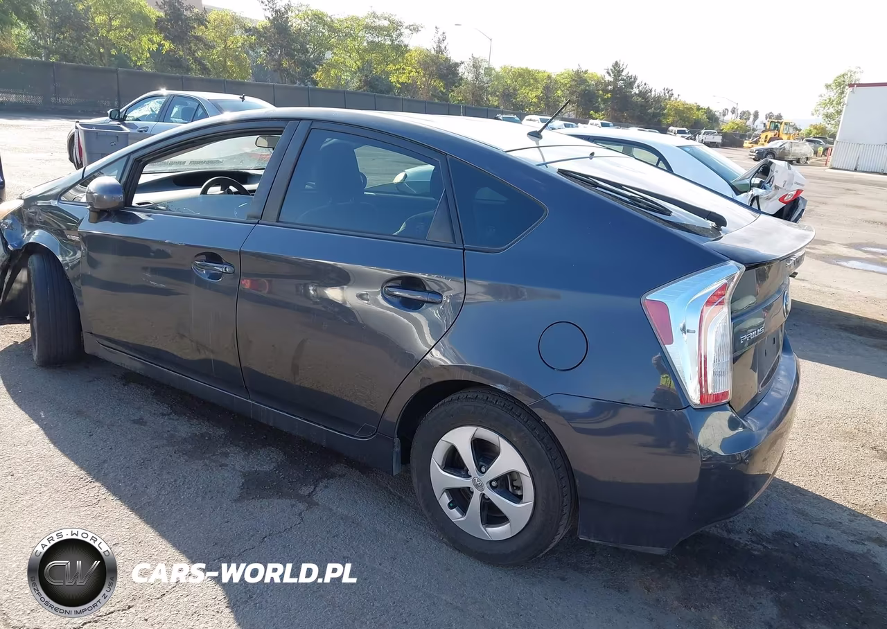 2015 Toyota Prius Two VIN:JTDKN3DUXF0460512 - 3