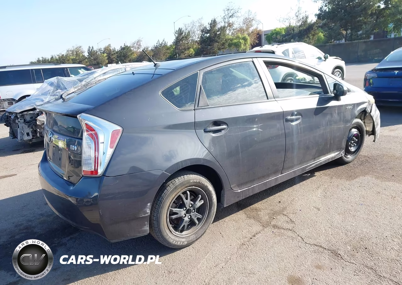 2015 Toyota Prius Two VIN:JTDKN3DUXF0460512 - 4