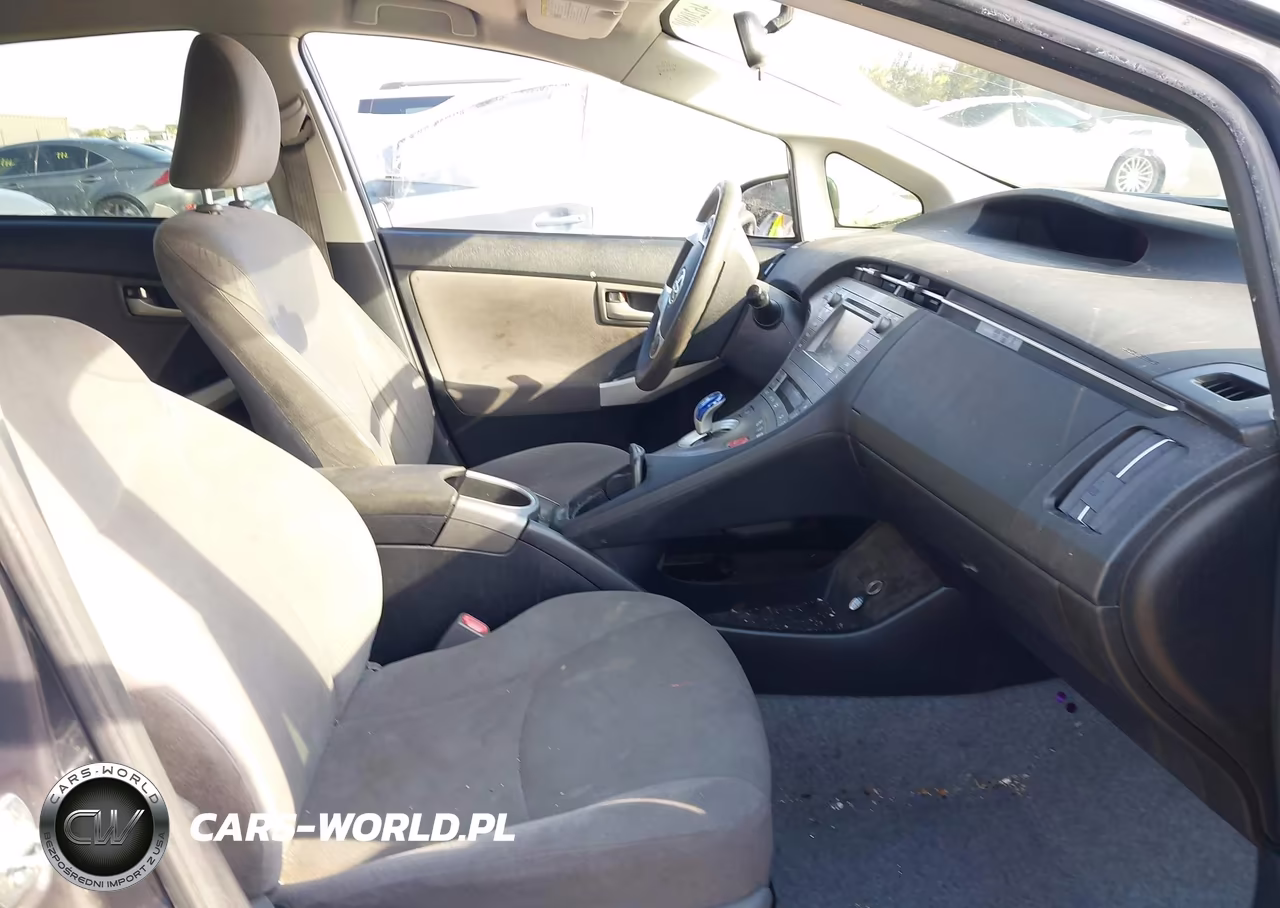 2015 Toyota Prius Two VIN:JTDKN3DUXF0460512 - 5