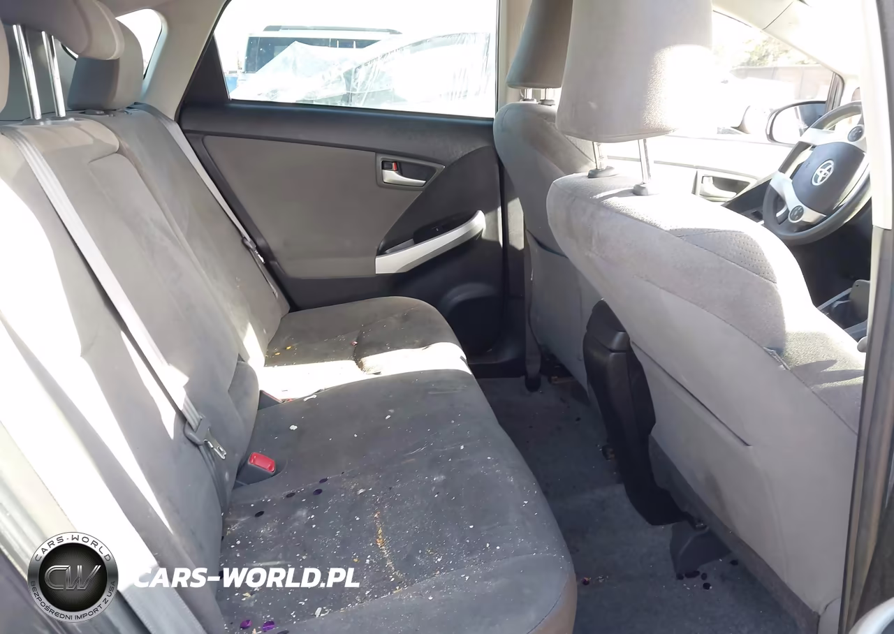 2015 Toyota Prius Two VIN:JTDKN3DUXF0460512 - 8