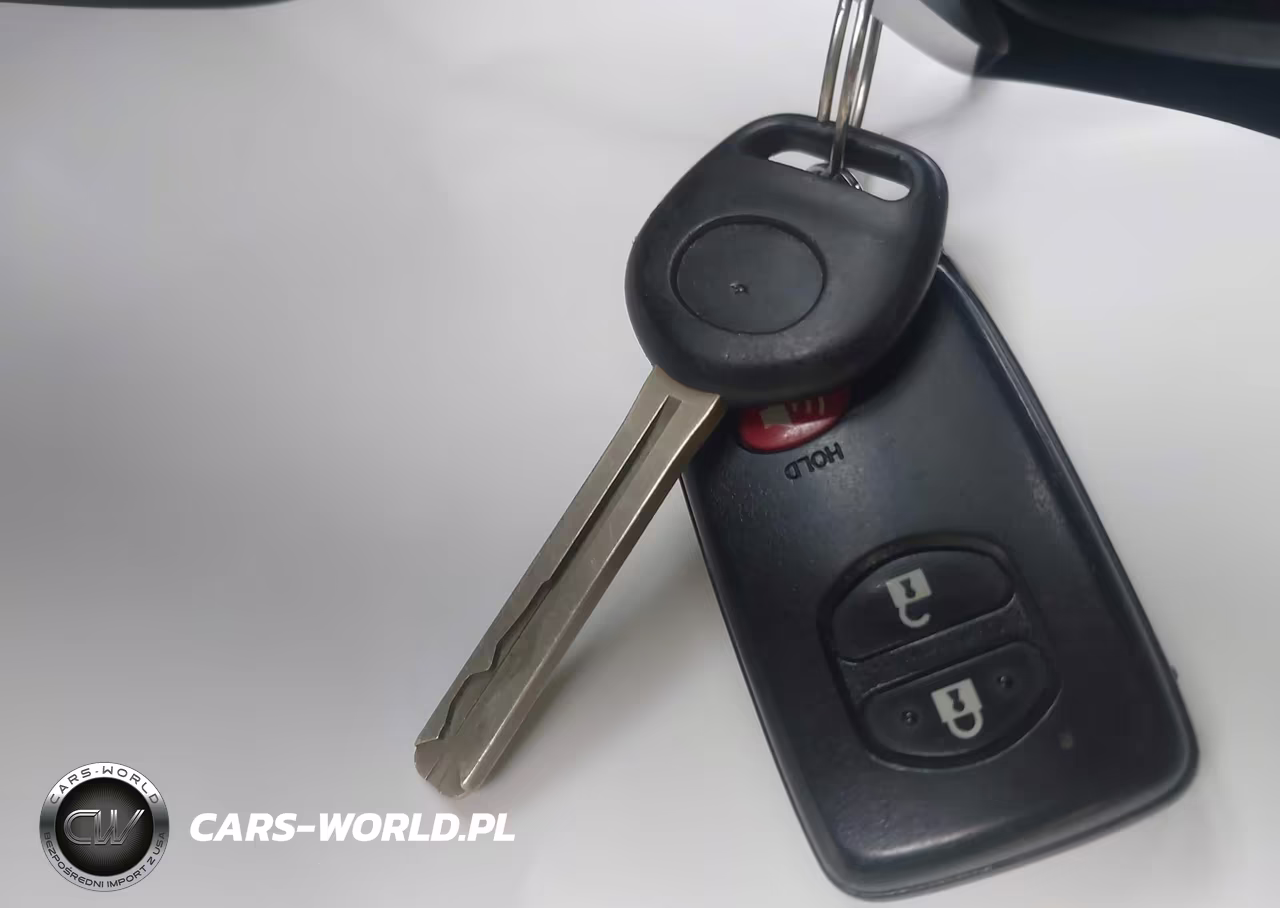 2013 Toyota Prius Two VIN:JTDKN3DU8D5645190 - 11