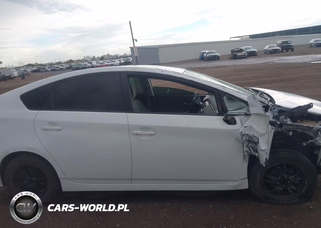 2013 Toyota Prius Two VIN:JTDKN3DU8D5645190 - 13