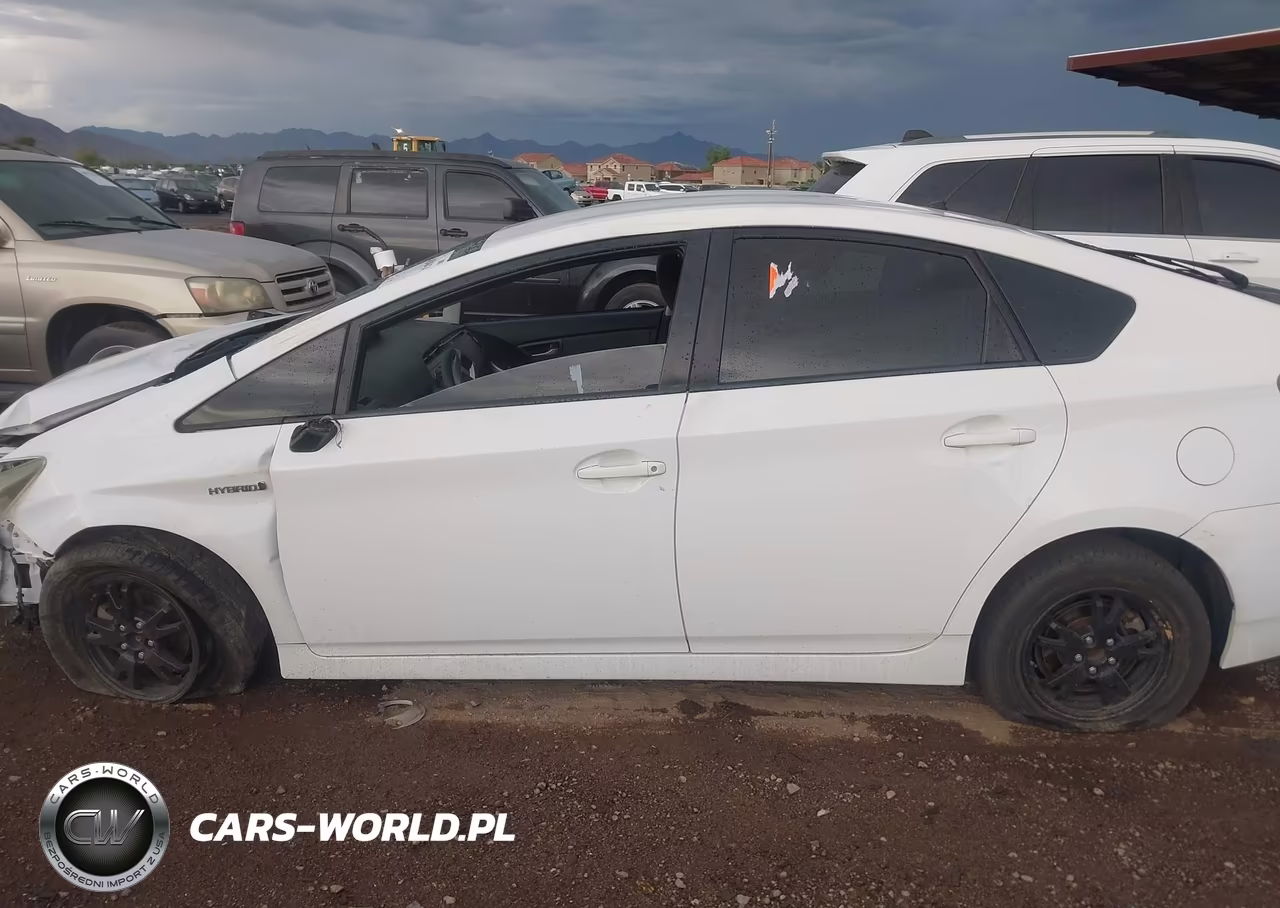 2013 Toyota Prius Two VIN:JTDKN3DU8D5645190 - 14