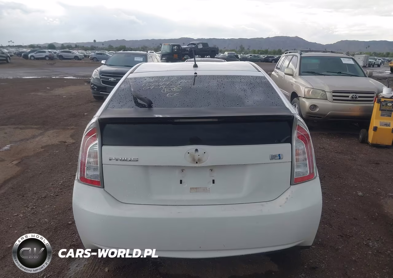 2013 Toyota Prius Two VIN:JTDKN3DU8D5645190 - 16