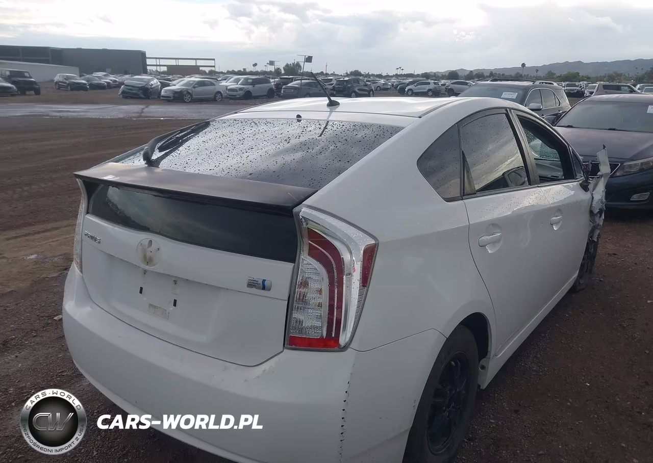 2013 Toyota Prius Two VIN:JTDKN3DU8D5645190 - 4