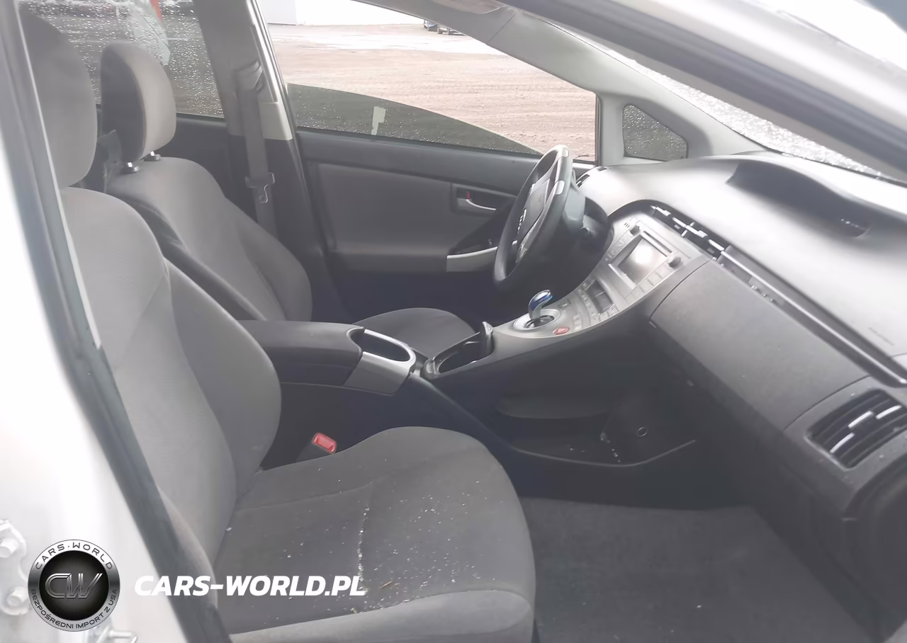 2013 Toyota Prius Two VIN:JTDKN3DU8D5645190 - 5