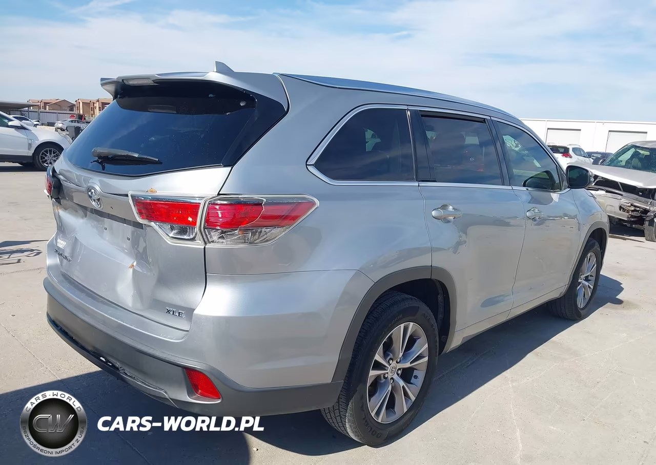 2015 Toyota Highlander Xle V6 VIN:5TDKKRFH5FS107507 - 4