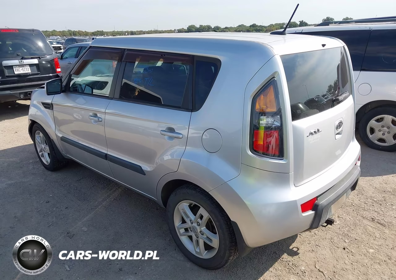 2011 Kia Soul + VIN:KNDJT2A22B7708767 - 3