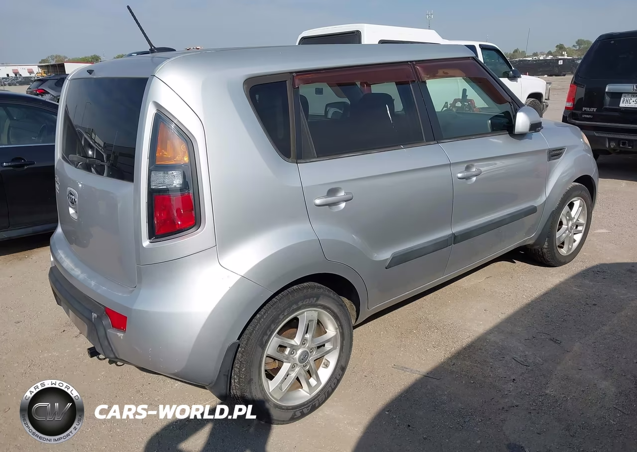 2011 Kia Soul + VIN:KNDJT2A22B7708767 - 4