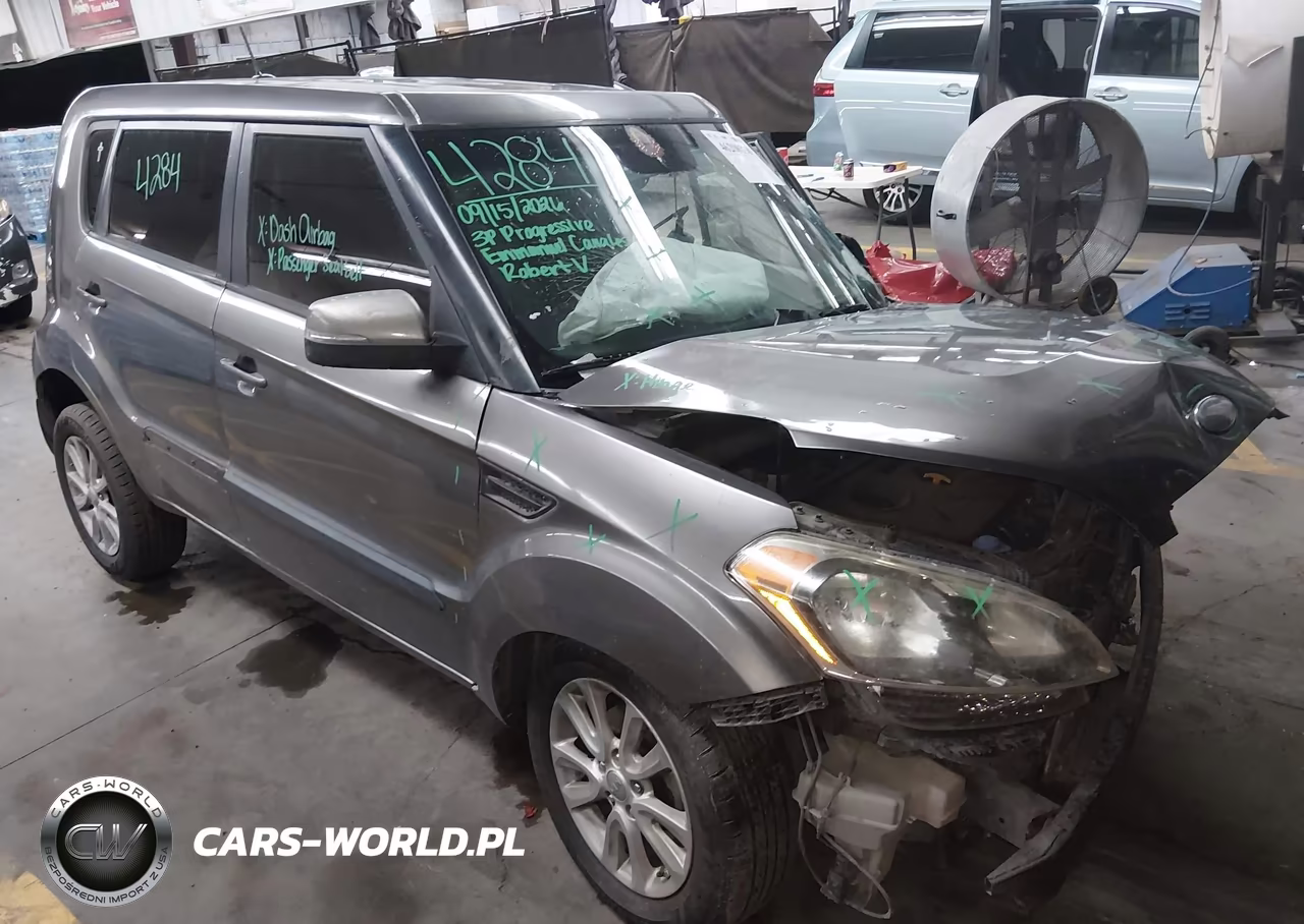 2013 Kia Soul + VIN:KNDJT2A6XD7560647 - 1