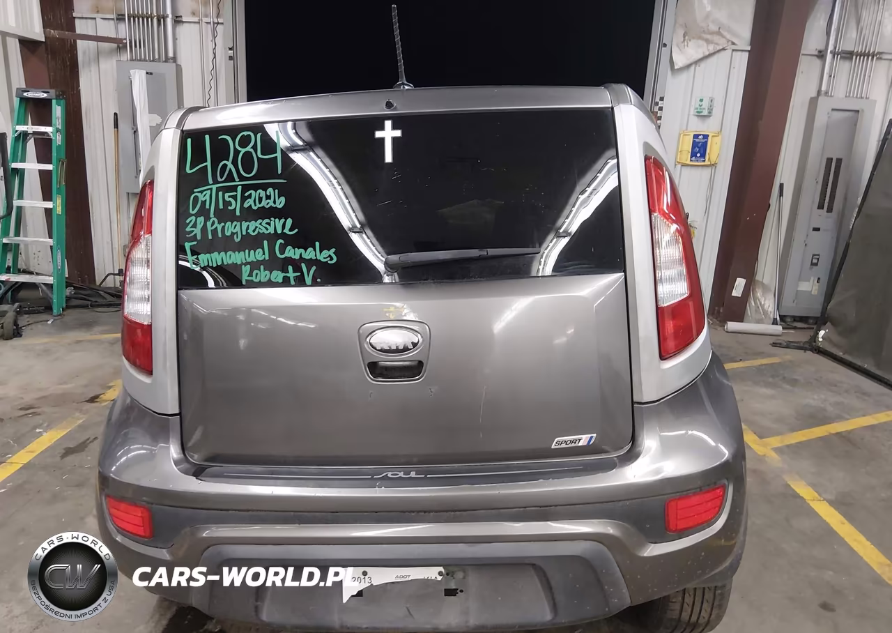2013 Kia Soul + VIN:KNDJT2A6XD7560647 - 16