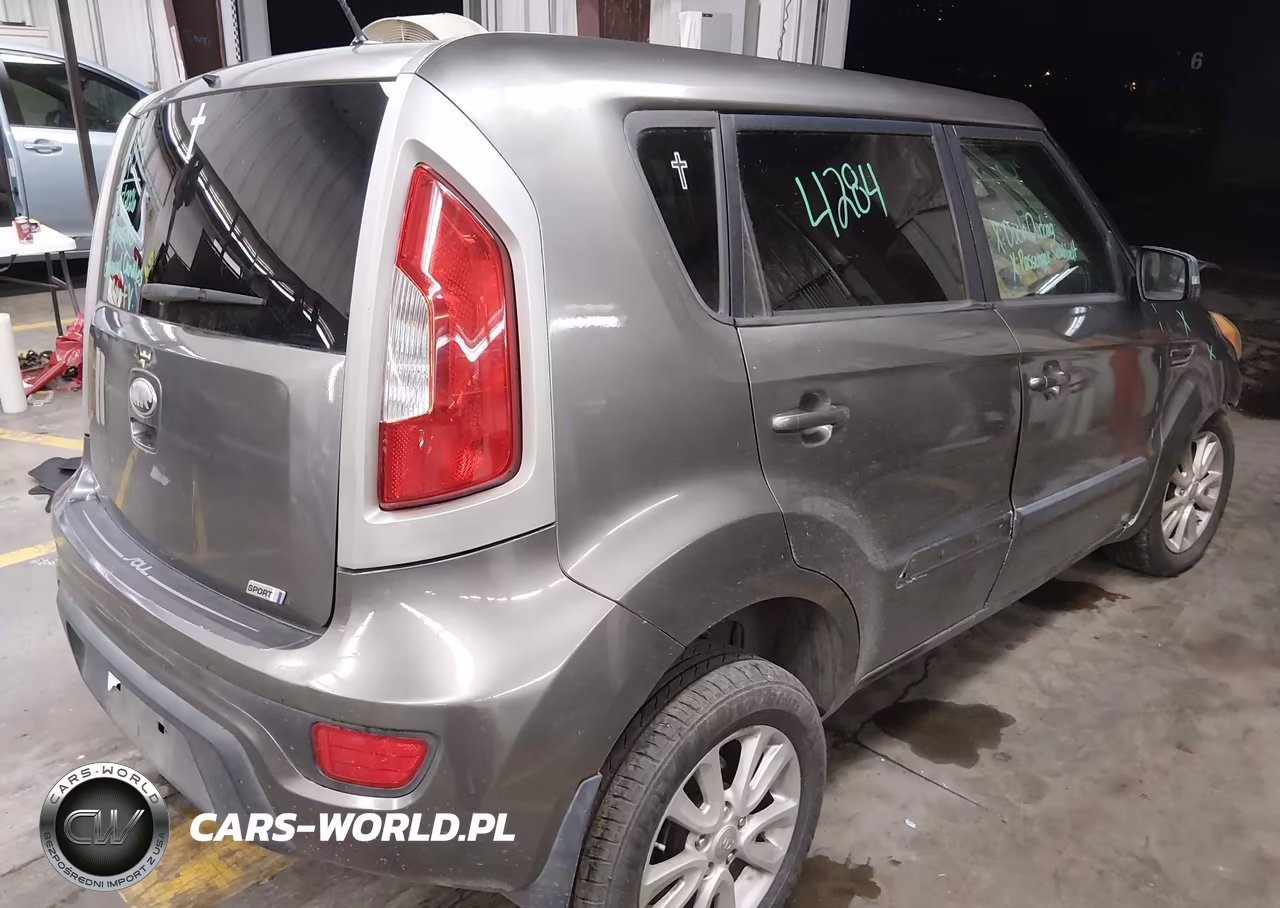 2013 Kia Soul + VIN:KNDJT2A6XD7560647 - 4