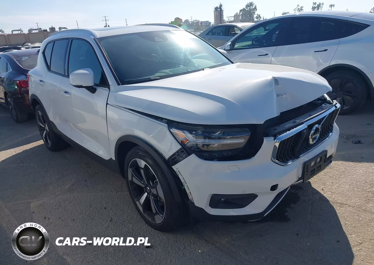2020 Volvo Xc40 T5 Momentum VIN:YV4162UK9L2253639 - 1