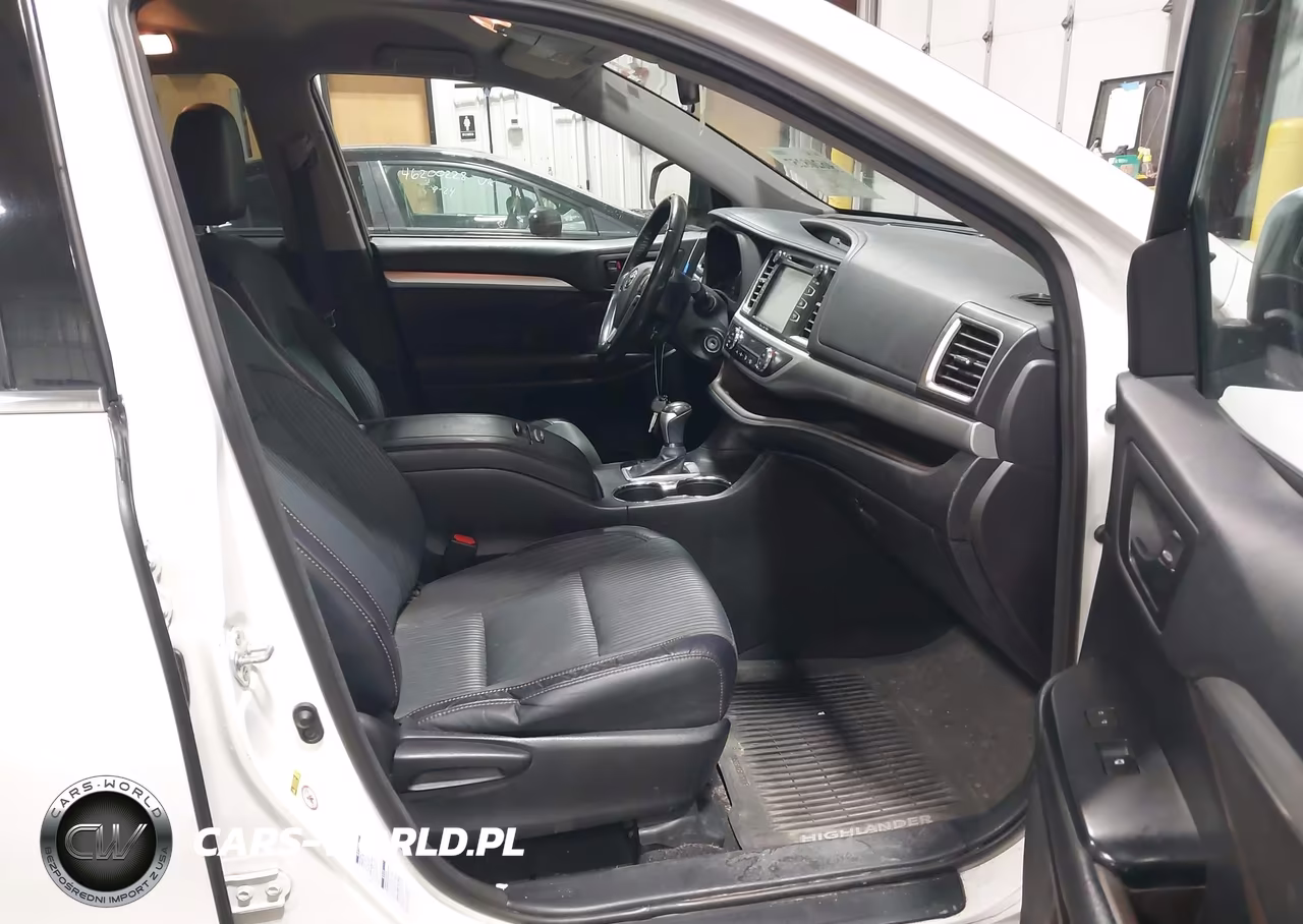 2016 Toyota Highlander Le Plus V6 VIN:5TDBKRFH9GS315794 - 5