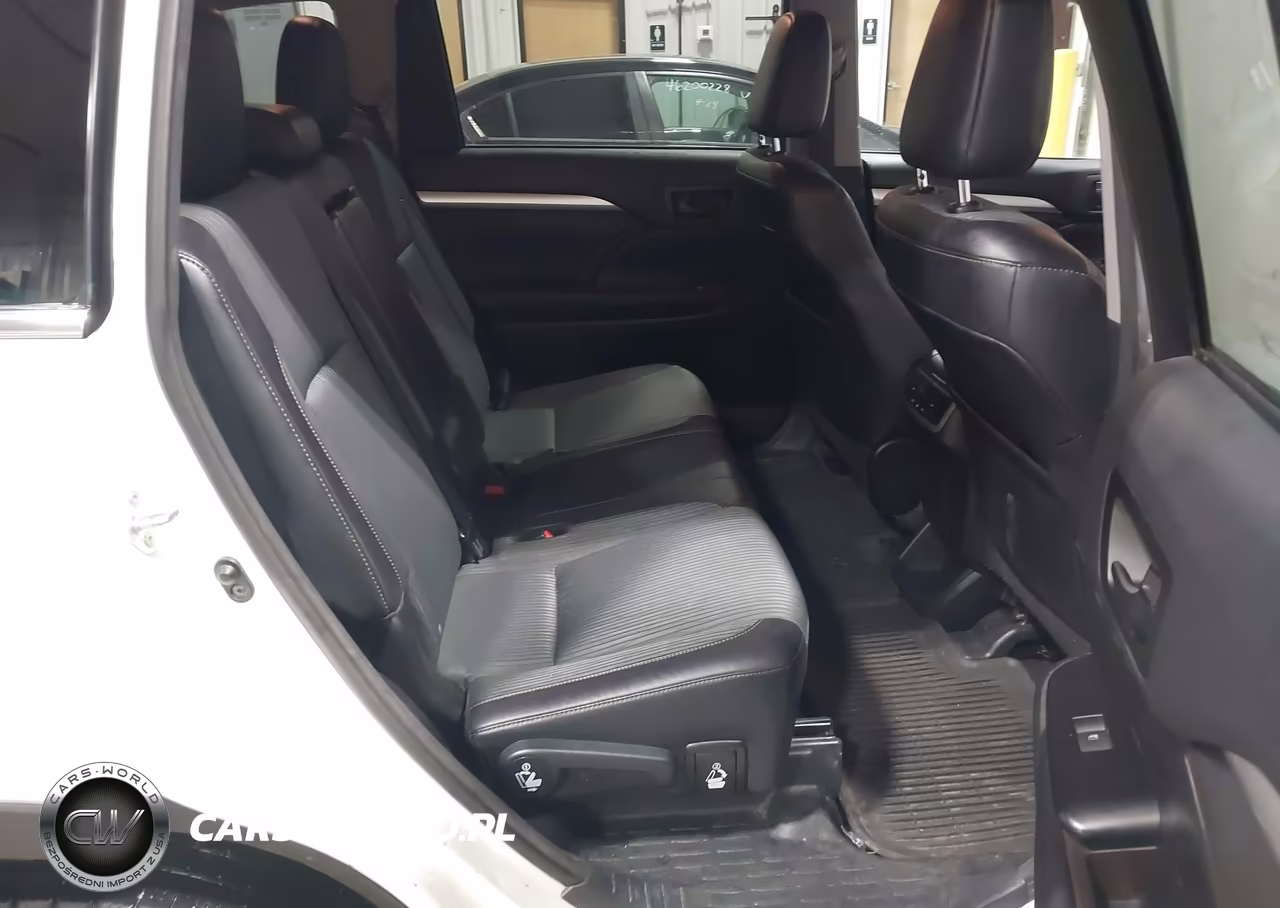 2016 Toyota Highlander Le Plus V6 VIN:5TDBKRFH9GS315794 - 8