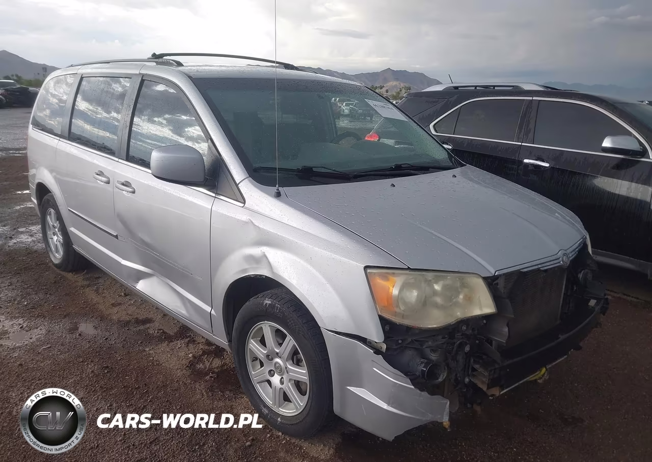 2010 Chrysler Town & Country Touring – zdjęcie 1 z 11