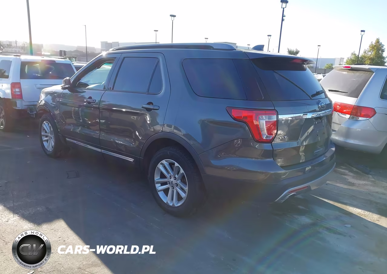 2017 Ford Explorer Xlt VIN:1FM5K7D88HGB31815 - 3