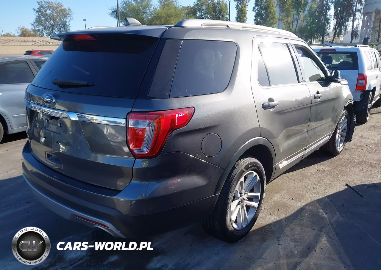 2017 Ford Explorer Xlt VIN:1FM5K7D88HGB31815 - 4