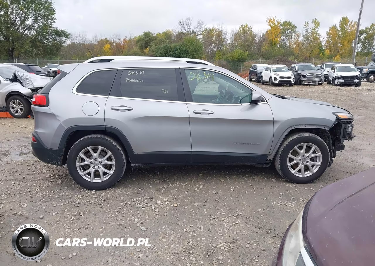 2018 Jeep Cherokee Latitude 4X4 VIN:1C4PJMCB9JD550565 - 14