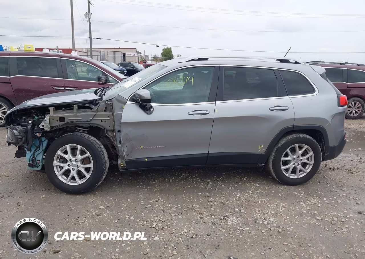 2018 Jeep Cherokee Latitude 4X4 VIN:1C4PJMCB9JD550565 - 15