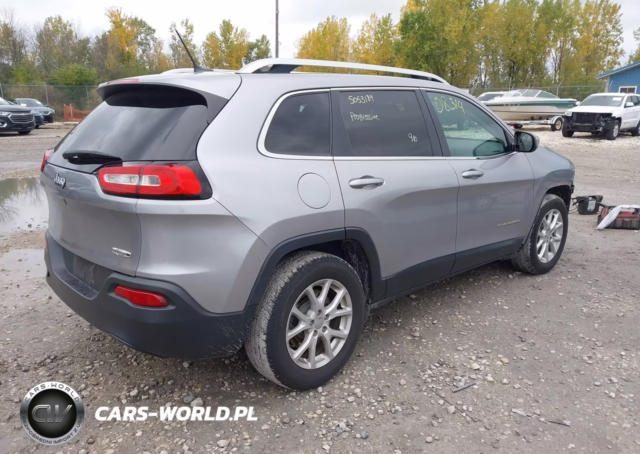 2018 Jeep Cherokee Latitude 4X4 VIN:1C4PJMCB9JD550565 - 4