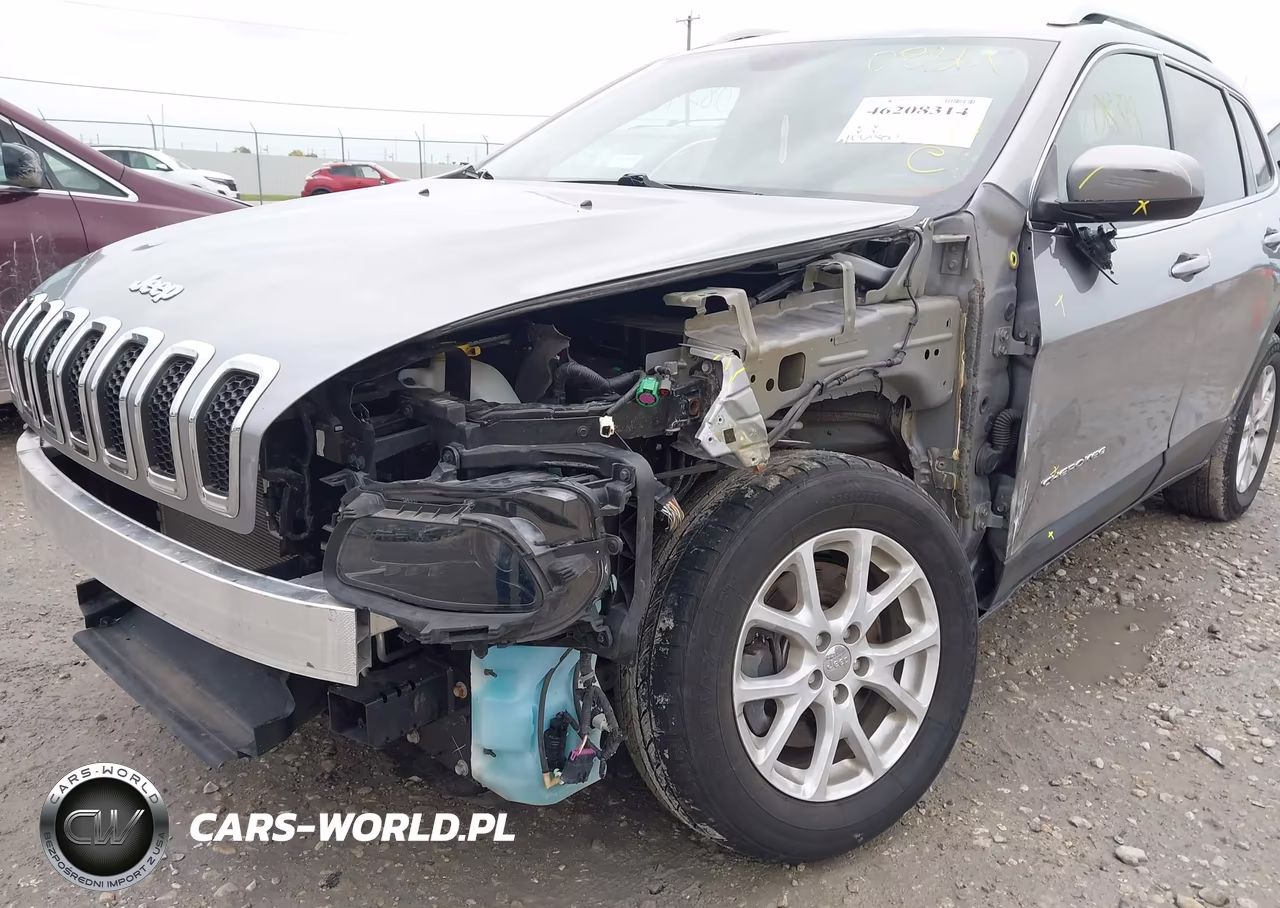2018 Jeep Cherokee Latitude 4X4 VIN:1C4PJMCB9JD550565 - 6