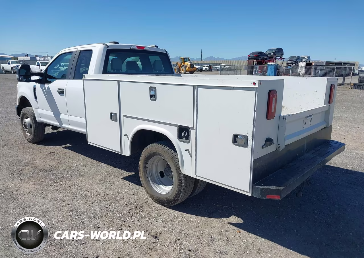 2022 Ford F-350 Chasis Xl VIN:1FD8X3H6XNEC27775 - 3