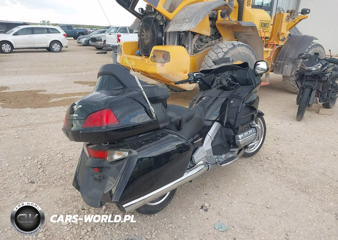2015 Honda Gl1800 VIN:JH2SC68G8FK300491 - 4
