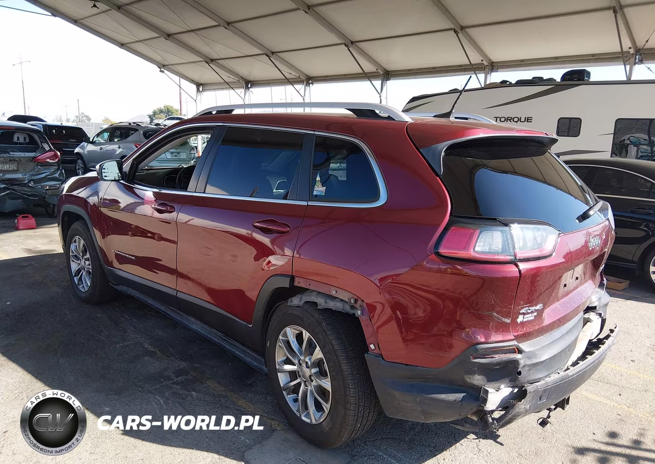 2019 Jeep Cherokee Latitude Plus 4X4 VIN:1C4PJMLXXKD236100 - 3