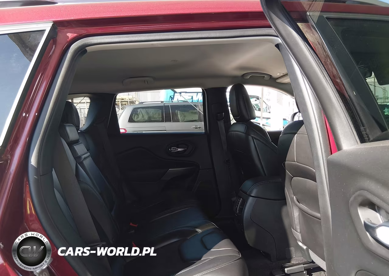 2019 Jeep Cherokee Latitude Plus 4X4 VIN:1C4PJMLXXKD236100 - 8