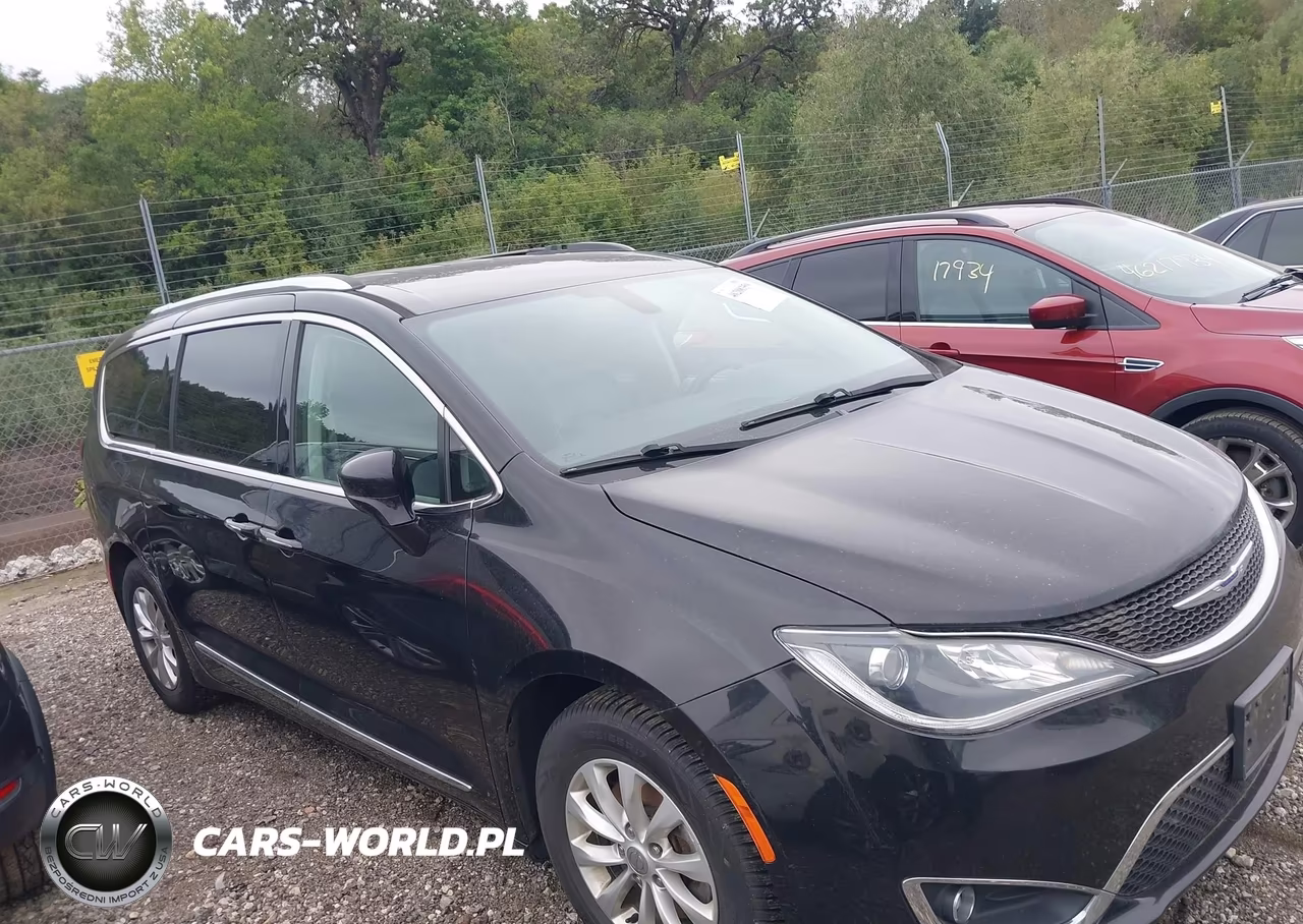 2019 Chrysler Pacifica Touring L VIN:2C4RC1BG1KR651306 - 13