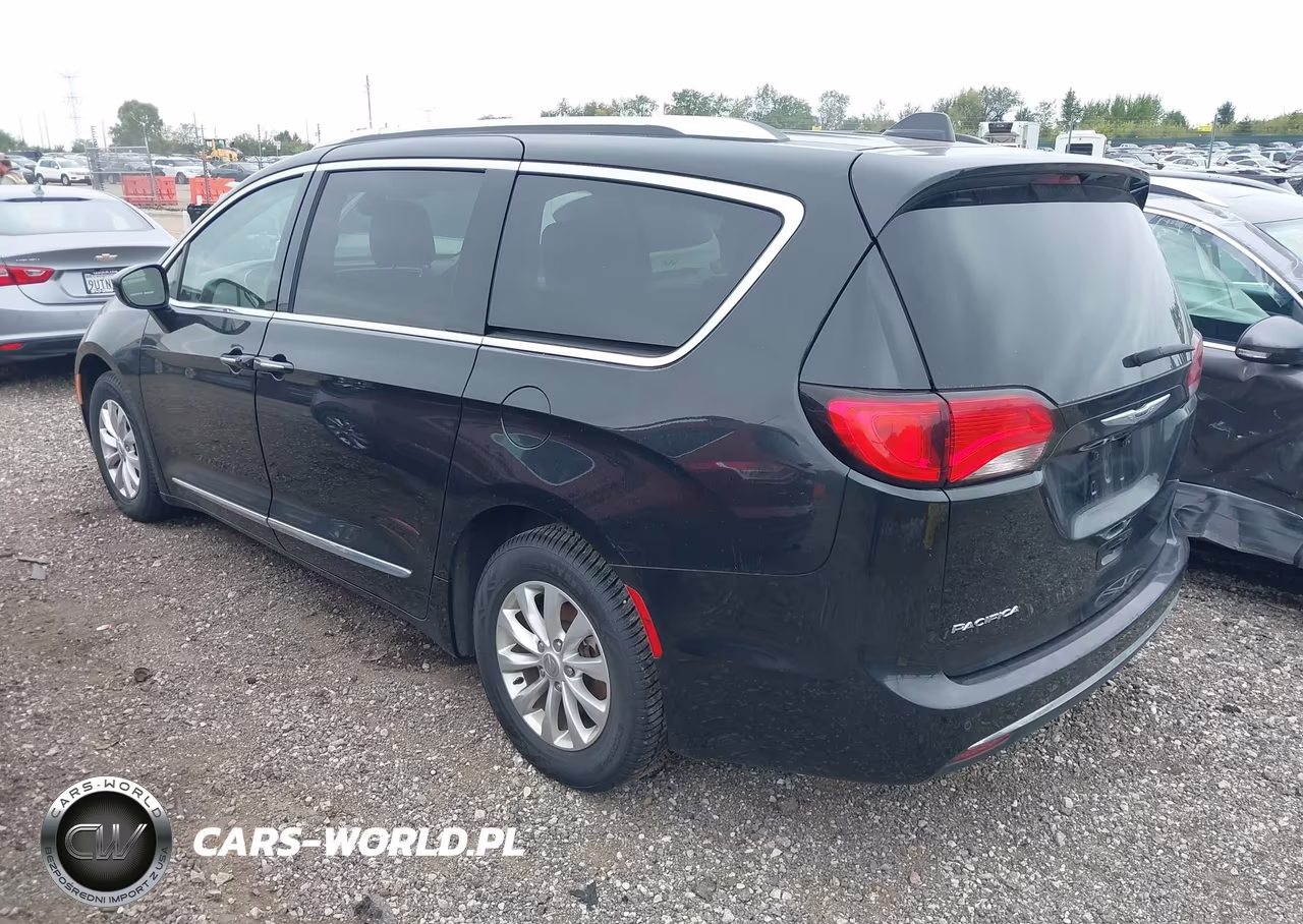 2019 Chrysler Pacifica Touring L VIN:2C4RC1BG1KR651306 - 3
