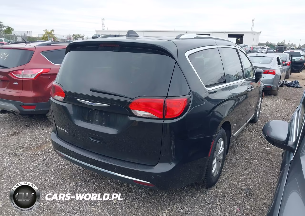 2019 Chrysler Pacifica Touring L VIN:2C4RC1BG1KR651306 - 4