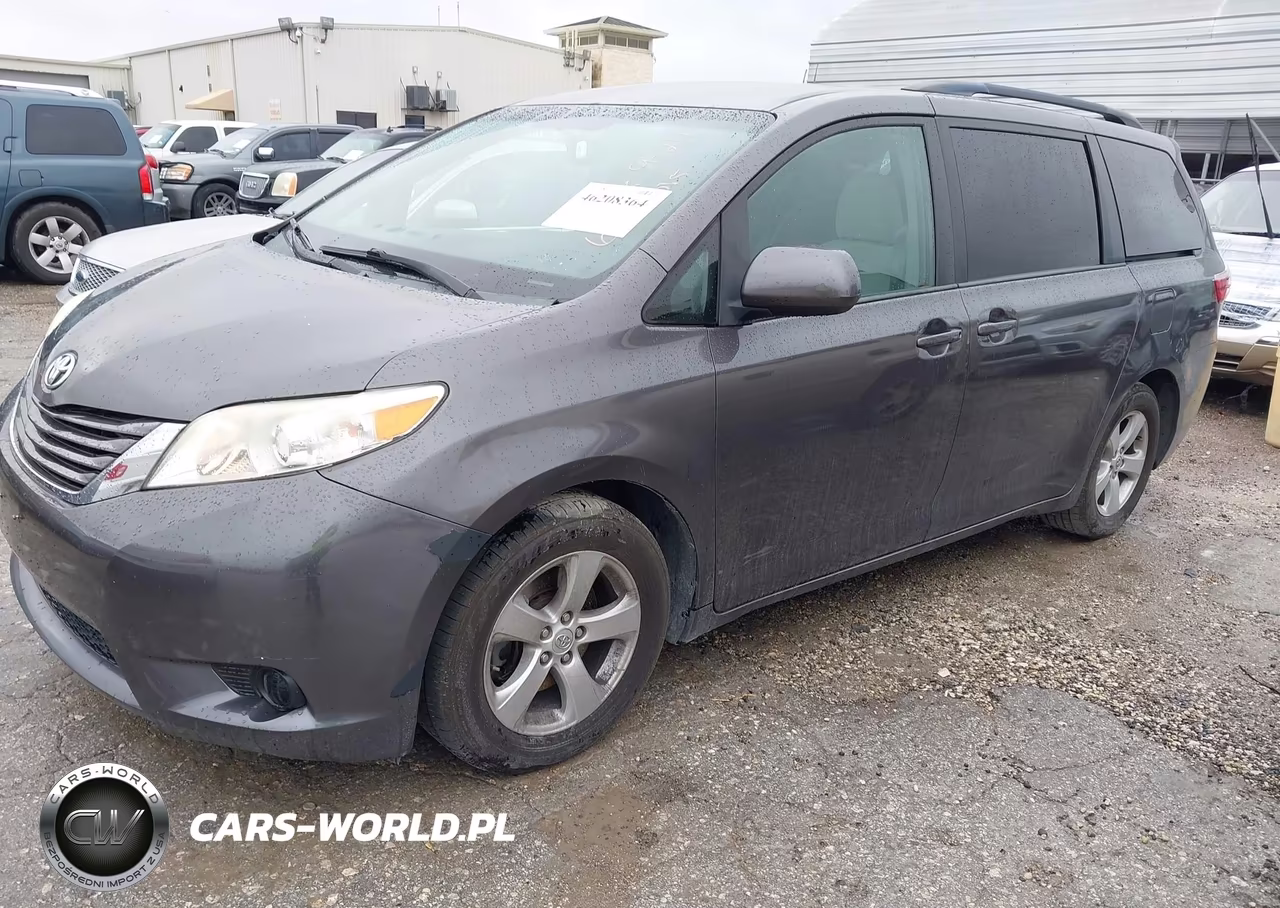 2015 Toyota Sienna Le VIN:5TDKK3DC8FS628015 - 2
