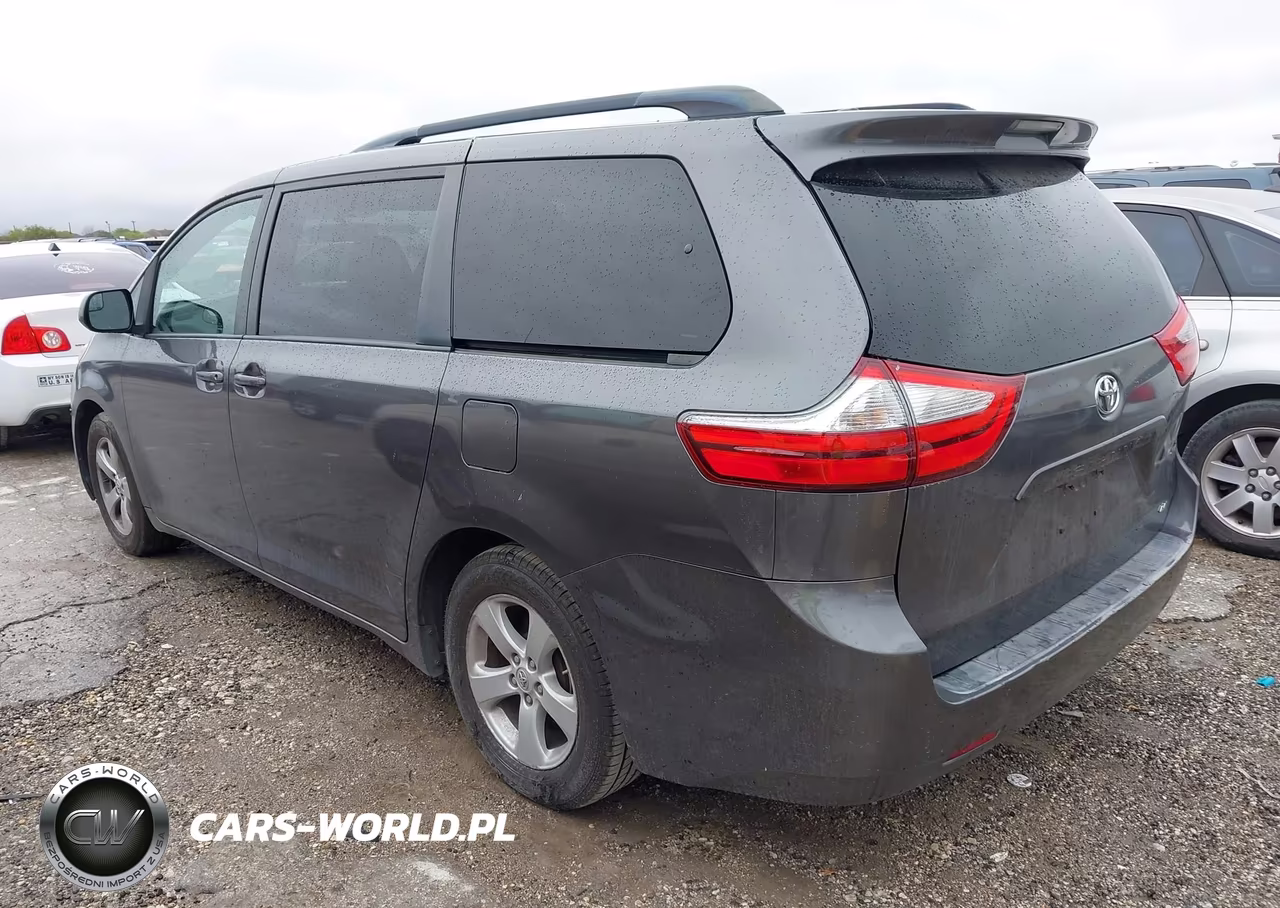 2015 Toyota Sienna Le VIN:5TDKK3DC8FS628015 - 3