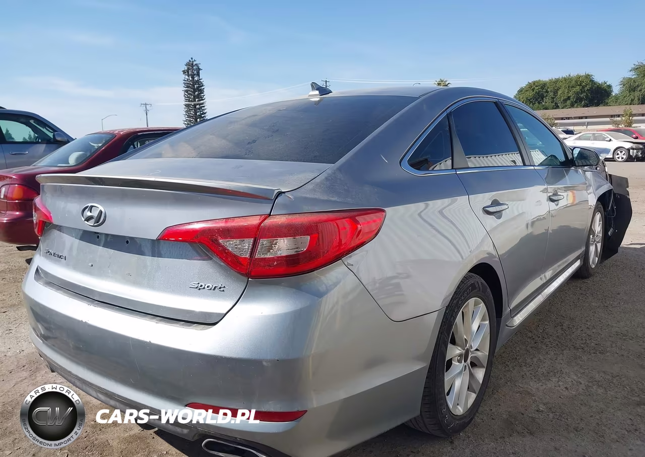 2016 Hyundai Sonata Sport VIN:5NPE34AF2GH271503 - 4
