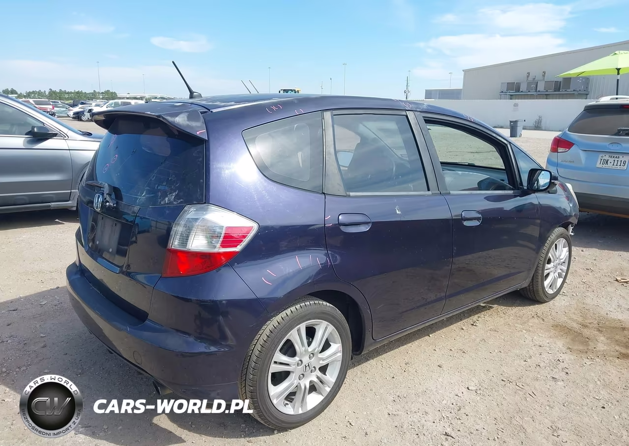 2010 Honda Fit Sport VIN:JHMGE8H43AC013961 - 4