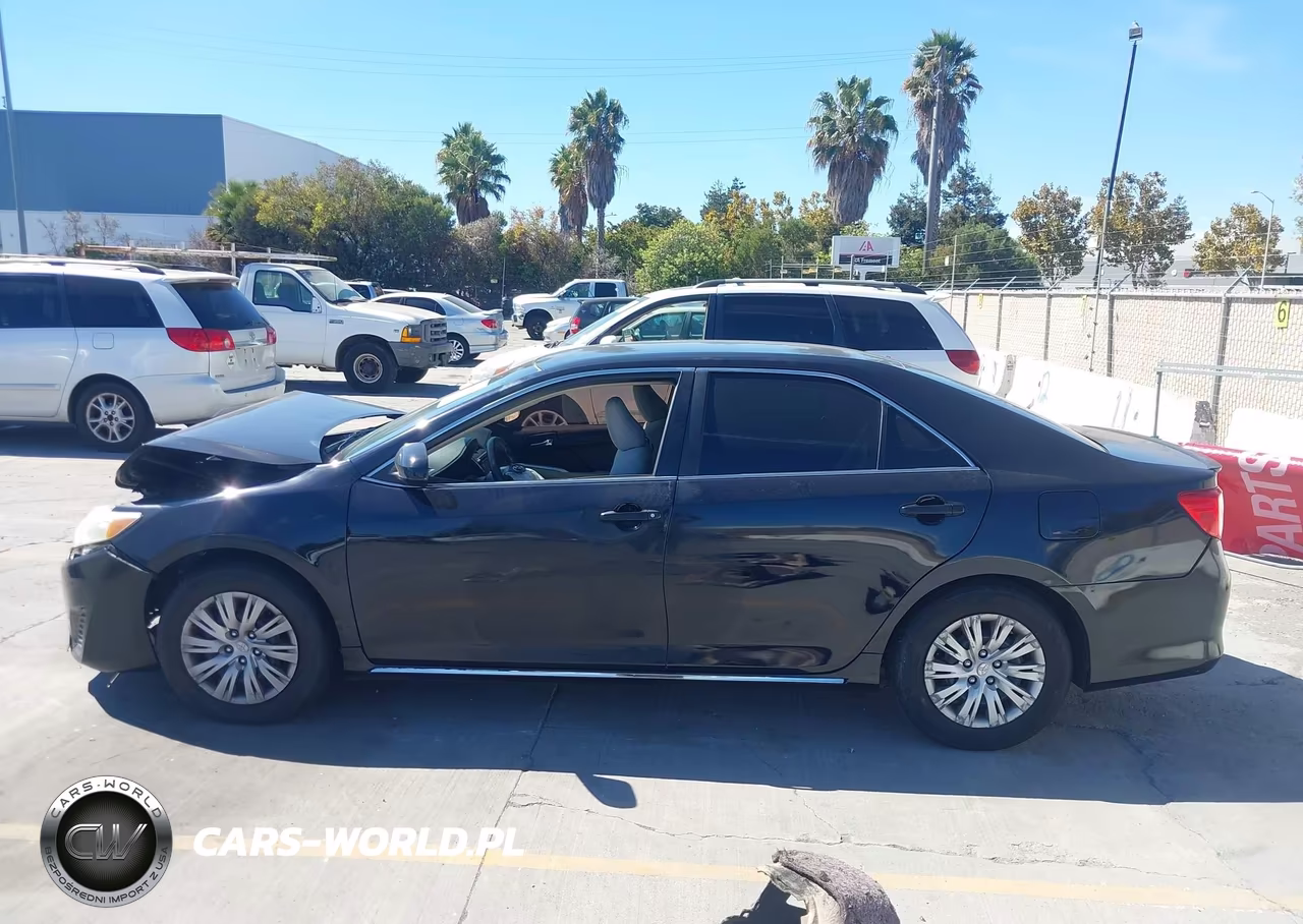 2014 Toyota Camry Hybrid Le VIN:4T1BD1FK6EU136611 - 15