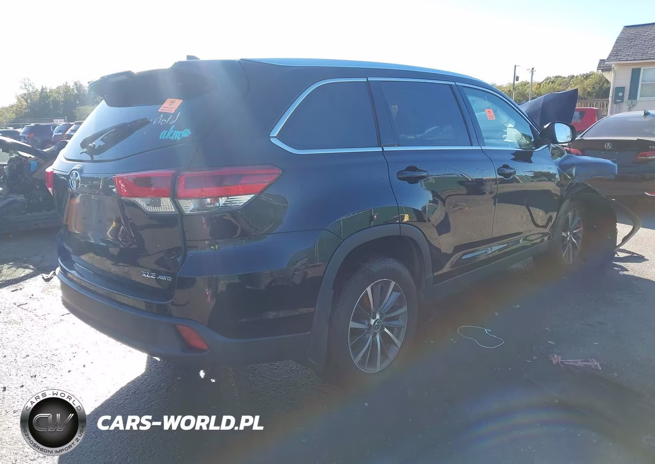 2019 Toyota Highlander Xle VIN:5TDJZRFH0KS954632 - 4