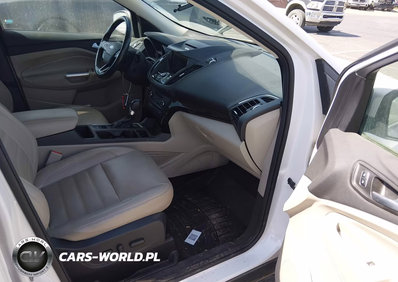 2017 Ford Escape Titanium VIN:1FMCU9JD0HUE32143 - 5