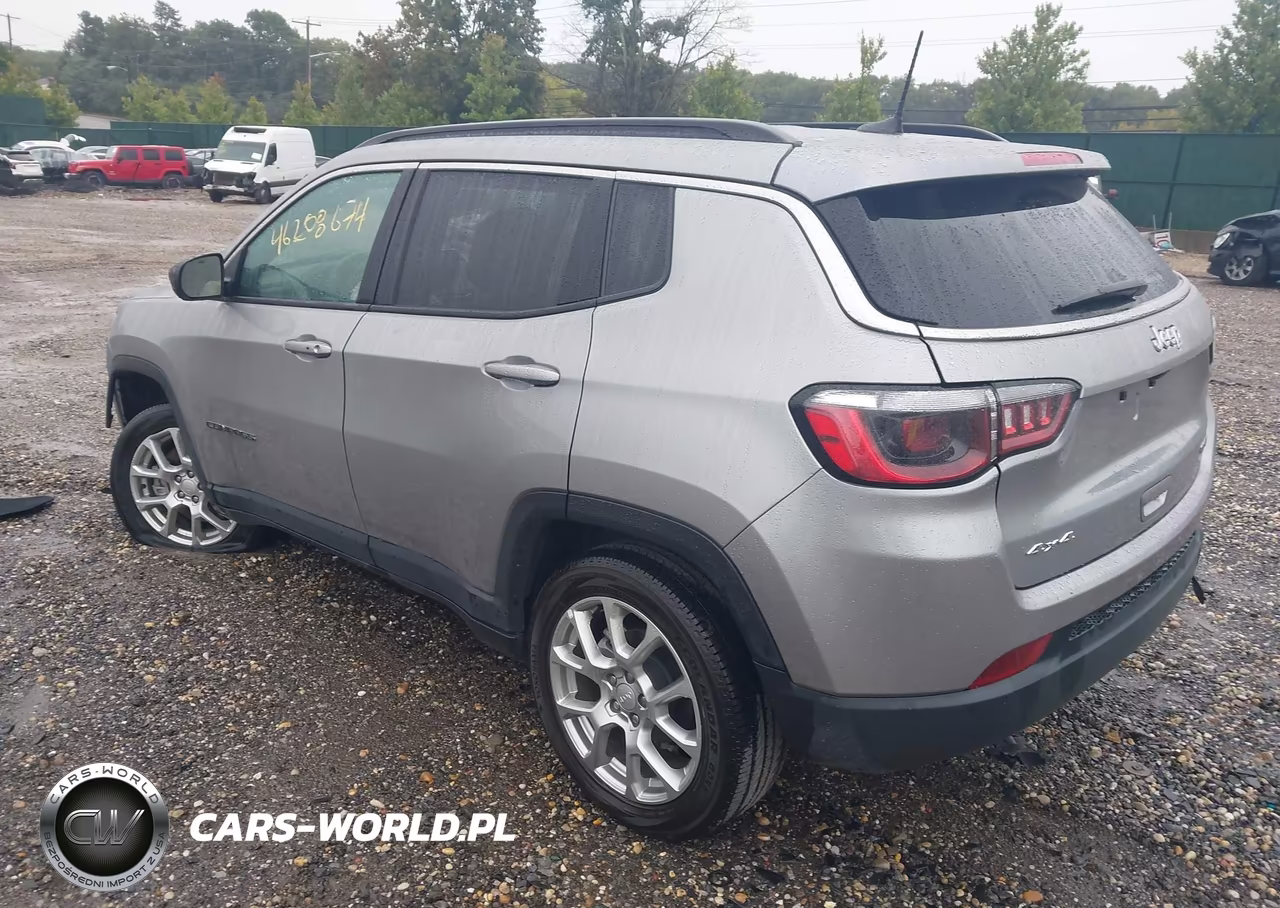 2023 Jeep Compass Latitude Lux Fwd VIN:3C4NJDFNXPT528753 - 3