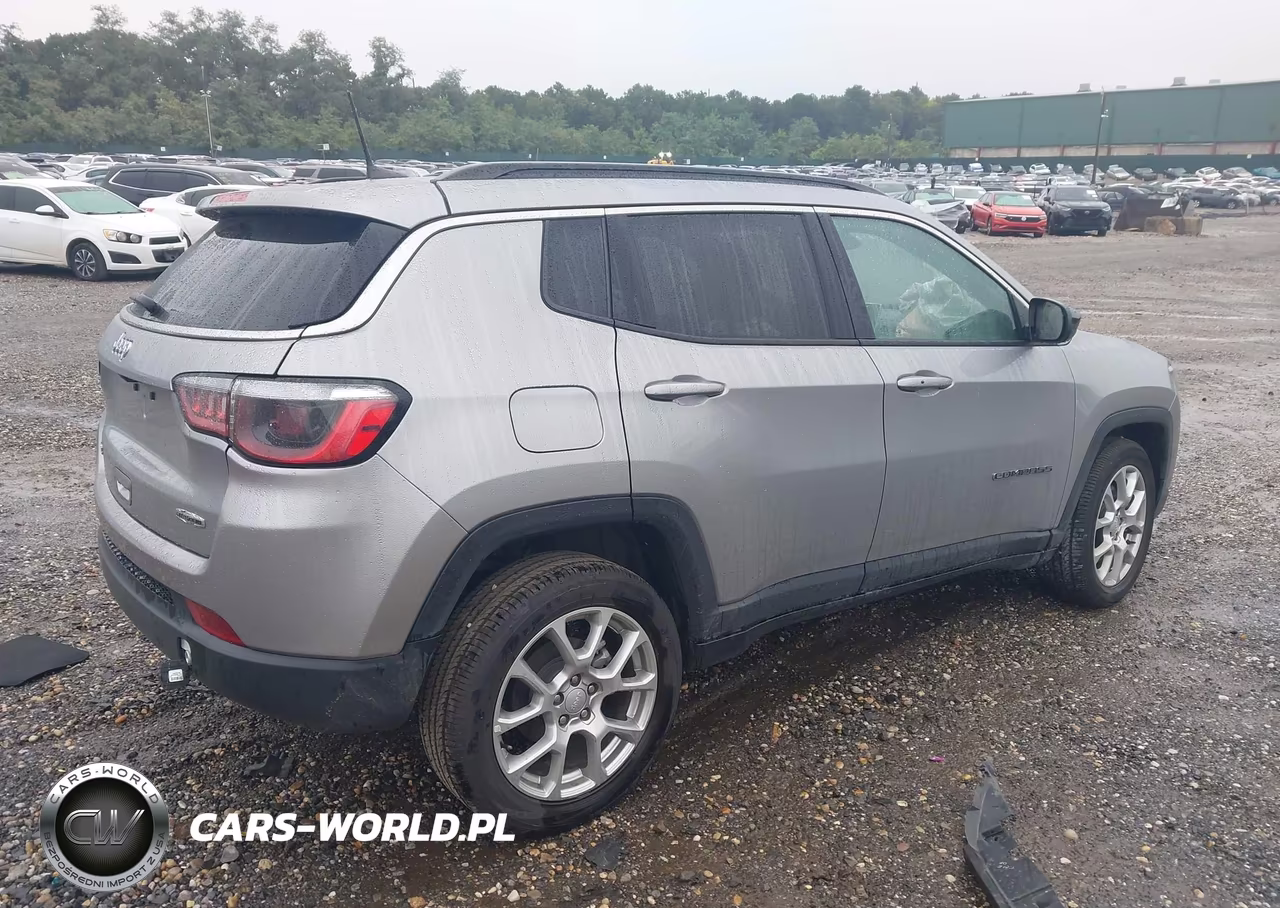 2023 Jeep Compass Latitude Lux Fwd VIN:3C4NJDFNXPT528753 - 4